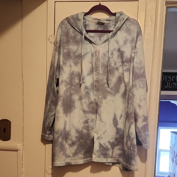 Venezia Tops - Venezia Tie-Dye Hoodie in Blue and White